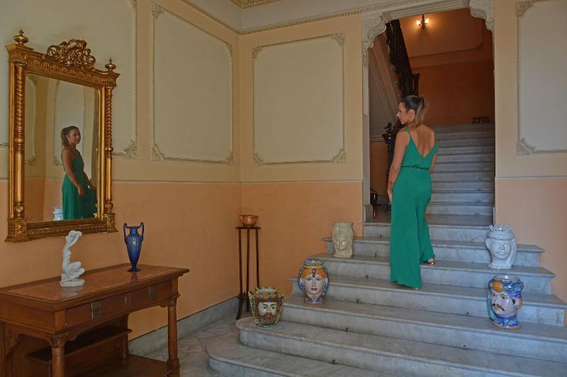 B&B Di Charme Camelie Palazzo Nicotra Riposto Ngoại thất bức ảnh