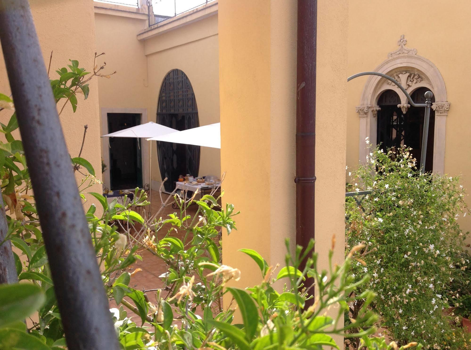 B&B Di Charme Camelie Palazzo Nicotra Riposto Ngoại thất bức ảnh