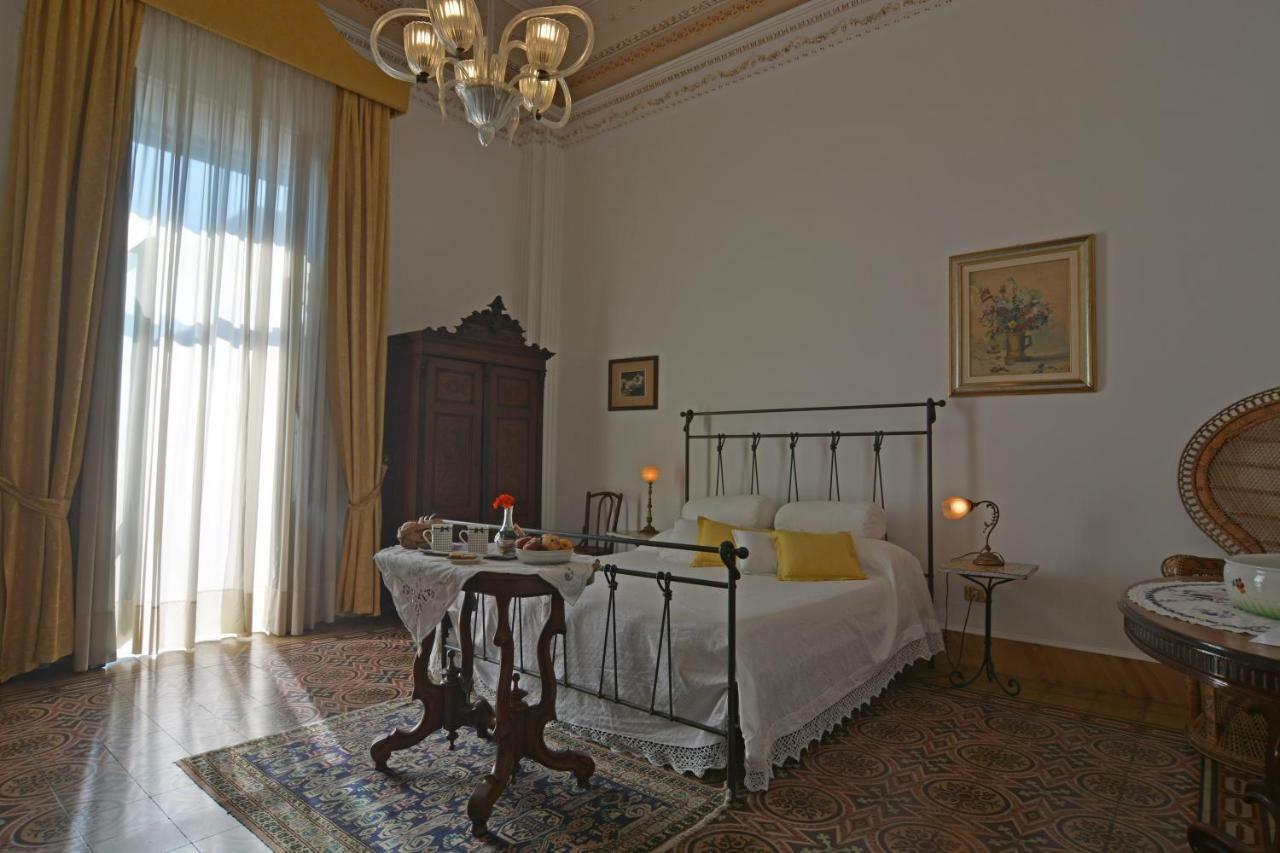 B&B Di Charme Camelie Palazzo Nicotra Riposto Ngoại thất bức ảnh
