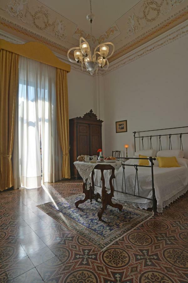 B&B Di Charme Camelie Palazzo Nicotra Riposto Ngoại thất bức ảnh